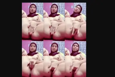 Jilbab Pink Badan Pulen Mulus Lagi Birahi Colmek Sendiri poster