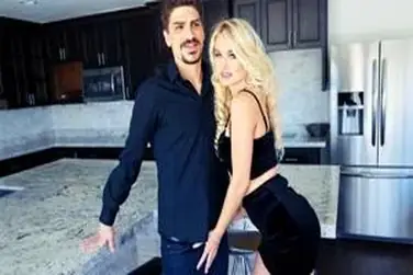 Penampilan Memukau Natalia Starr Di Kasur poster